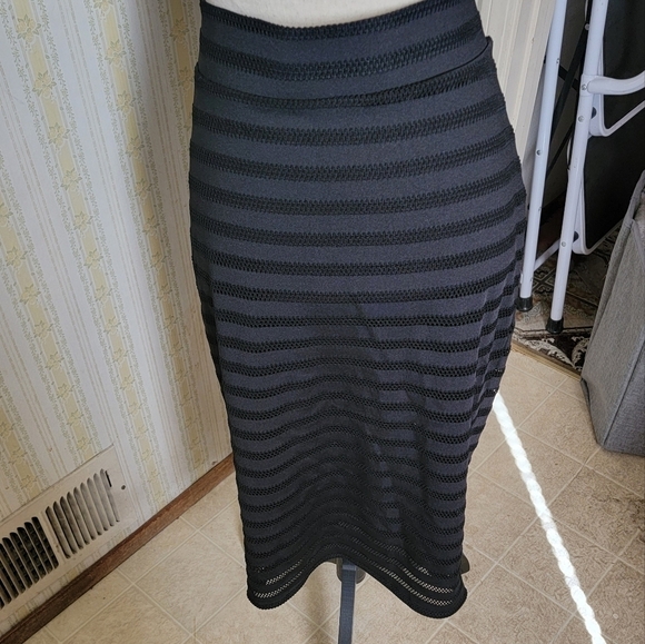 Torrid Pencil Skirt Sz 1 - Picture 1 of 5